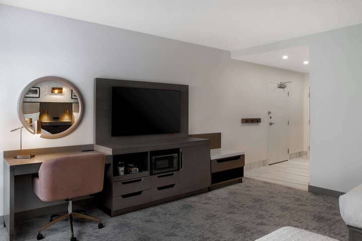 Room 13 of 46