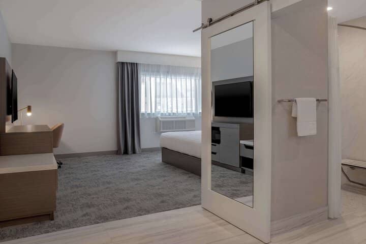 Room 25 of 46